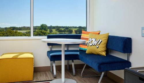 Aloft Queen Room