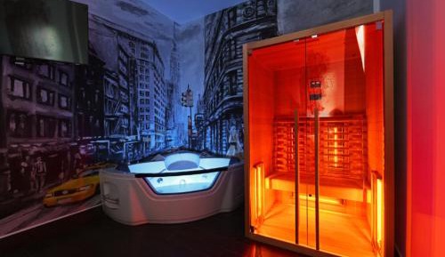 Queen Suite with Spa Bath