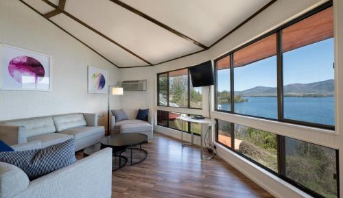 Lakefront Three-Bedroom Round House Suite 