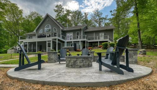 Seven-Bedroom House