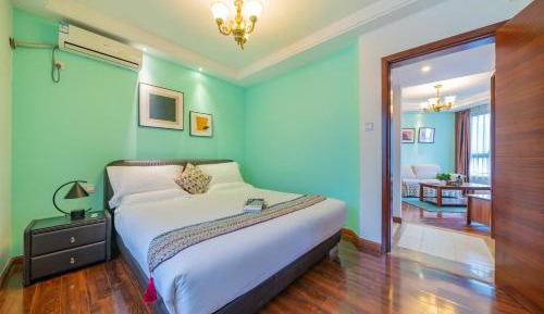 One-Bedroom Apartment with City View 