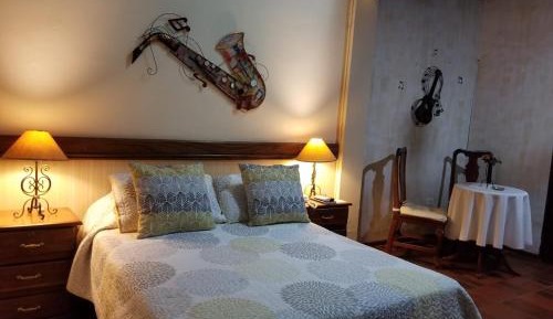 Standard Queen Room
