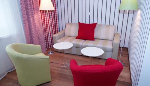 Family Deluxe Room (2 Adults + 2 Children)
