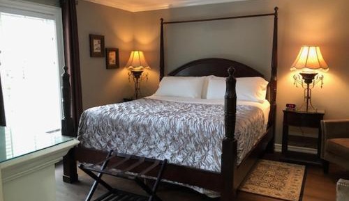 Scarlett King Room