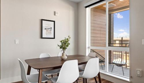 Three-Bedroom Apartment (Self Check-in with Virtual Front Desk)