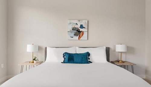Two-Bedroom Apartment (Self Check-in with Virtual Front Desk)