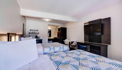 Queen Room with Two Queen Beds - Non-Smoking