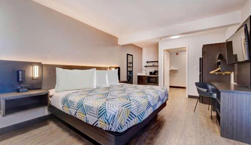 King Room - Disability Access - Non-Smoking