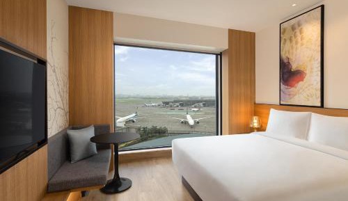 Deluxe Queen Room with Garden View