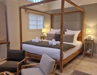  Bedroom 1: Air-conditioned Junior Suite - Terrace Access