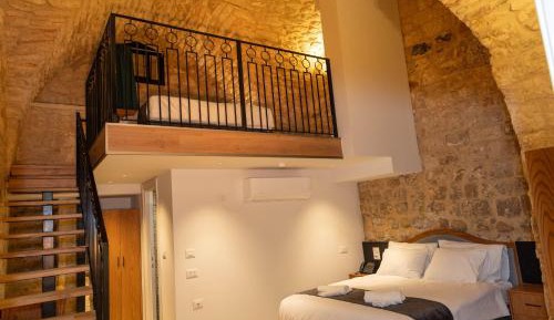 Deluxe Double Room (2 Adults + 1 Child)
