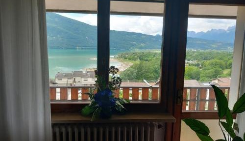 Apartment with Lake View