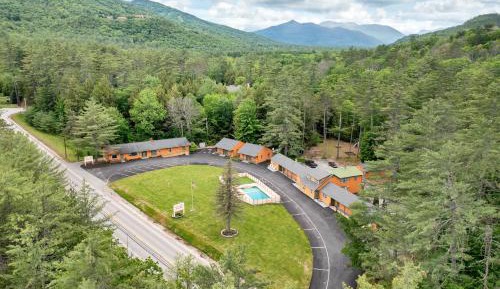 Apartment with Pool View 