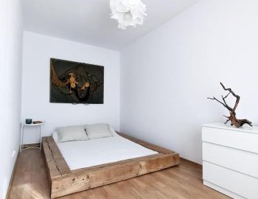 Apartment with Mountain View