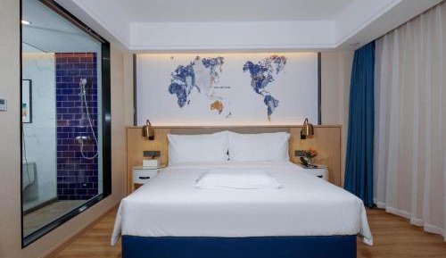 Light Double Room without Window