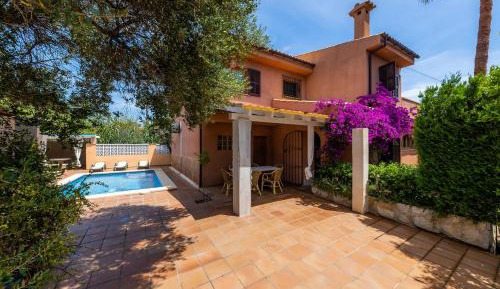 Villa with Garden View