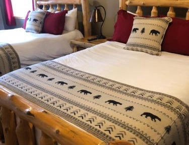 Deluxe Double Queen Cottage