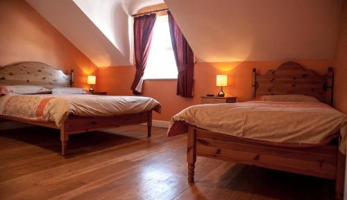 Quadruple Room with Private Bathroom