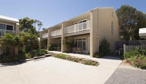 Deluxe One-Bedroom Apartment