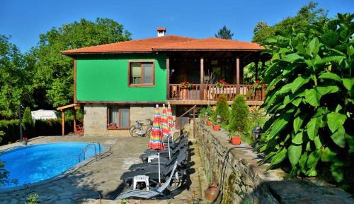Villa with Garden View