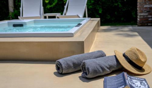 One-Bedroom Villa with Jacuzzi