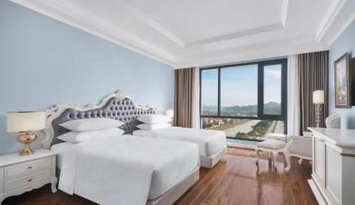 Deluxe Twin Room with Skyline View