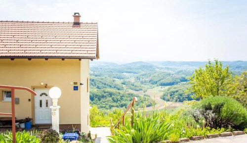Apartment with Mountain View