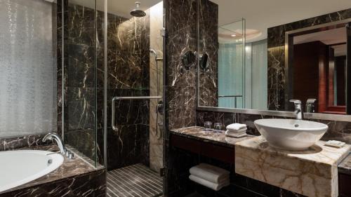 Executive Suite, King, Club lounge access, Suite, 1 King