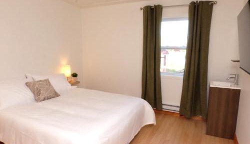 Queen Room with Shared Bathroom