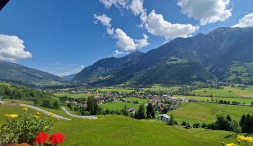 Apartment with Mountain and Valley View