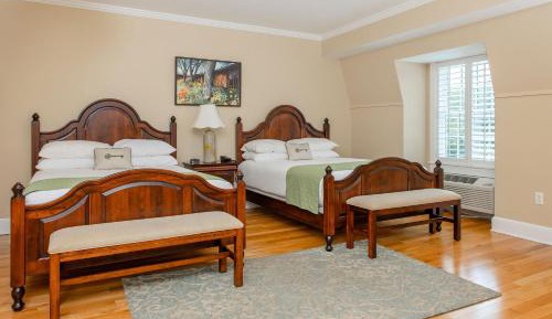 Deluxe Queen Room with Two Queen Beds