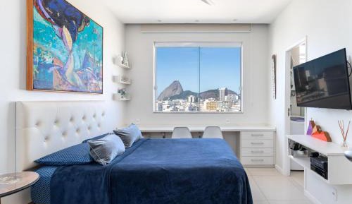 Apartment with Mountain View