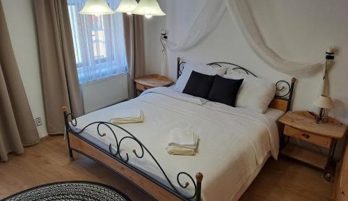 Standard Double Room with Shared Bathroom