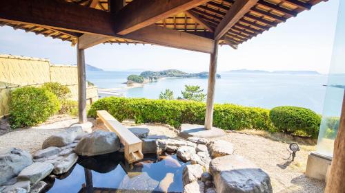 Deluxe Twin Room with Tatami Area and Private Bathroom with Sea View