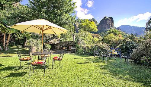 Standard Twin Room with Mountain View