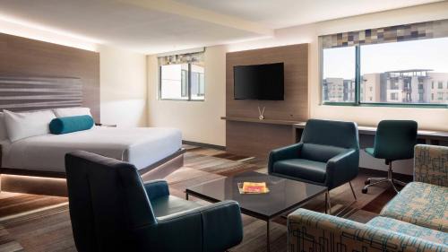 Sweet Suite, 1 Bedroom Studio Suite, 1 King, Pool view