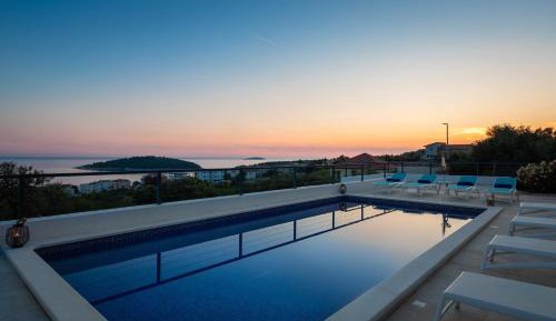 Two-Bedroom Apartment with Sea View