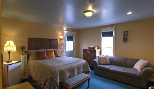 Luxury Queen Room