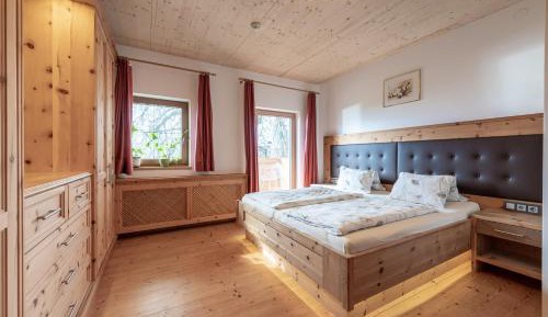 Apartment with Mountain View