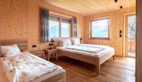 Apartment with Mountain View