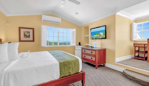 Deluxe King Room with Ocean View - Non-Smoking