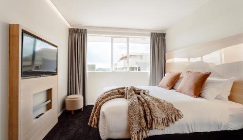 Harbor View Room