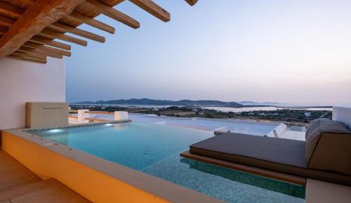 Superior Suite with Infinity Private Pool and Sea View