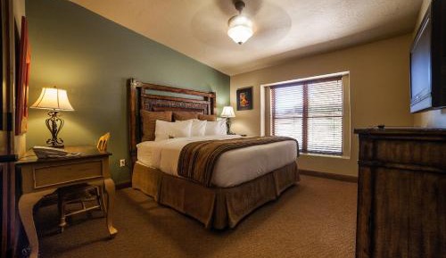 Classic Hillside Suite