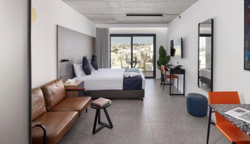 Executive Studio Suite