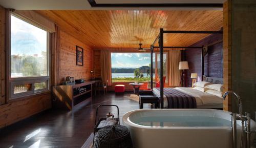 1F Purple Lake View Room (2 adults)
