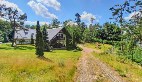 Nine-Bedroom Holiday Home