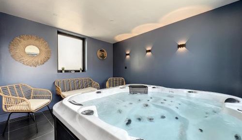 Suite with Hot Tub