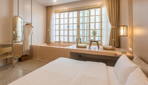 Deluxe King Room