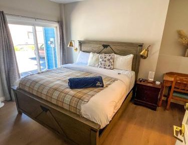 Queen Room Palliser